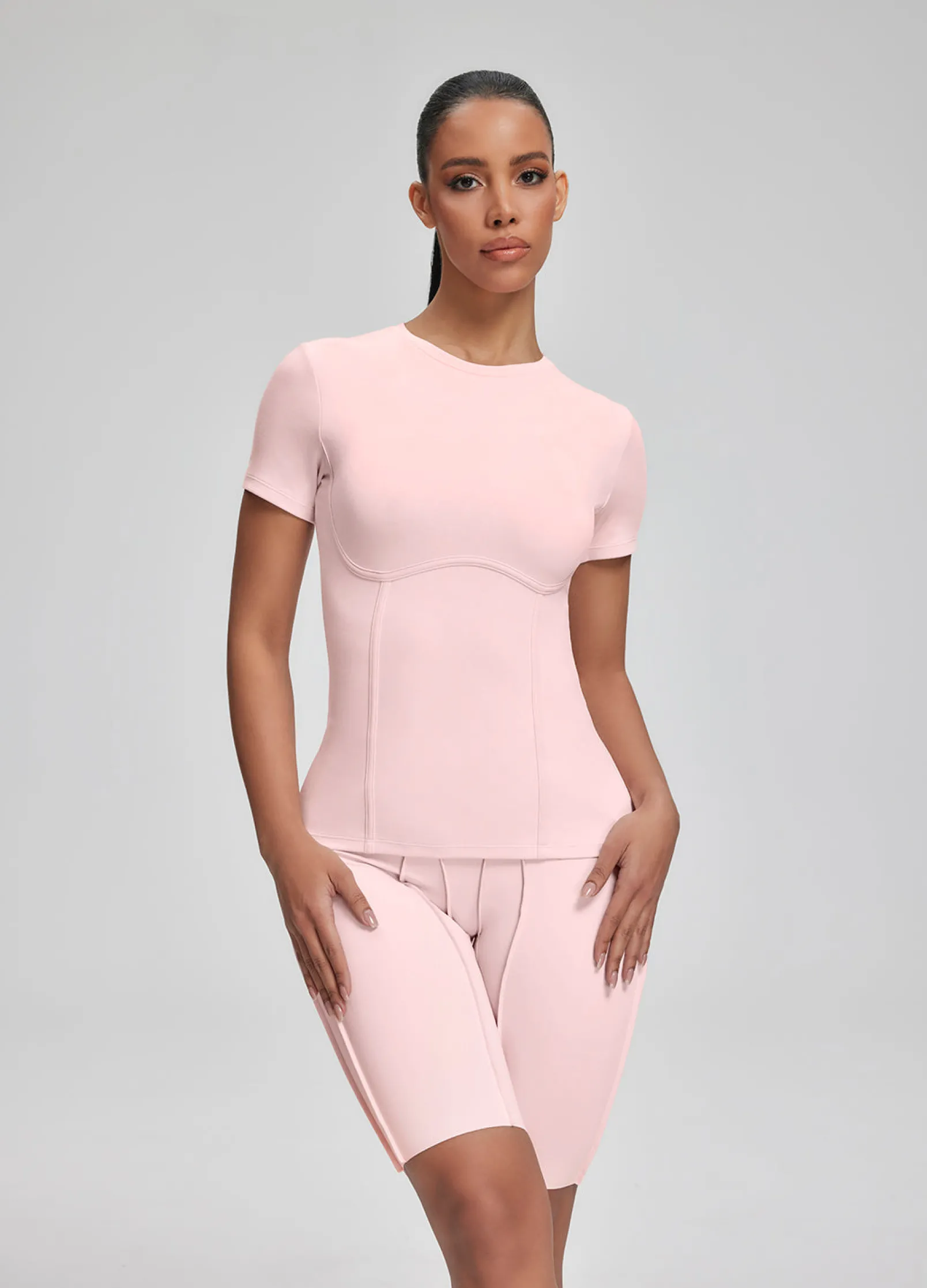 Alltags-T-Shirt mit Contour-Nähten