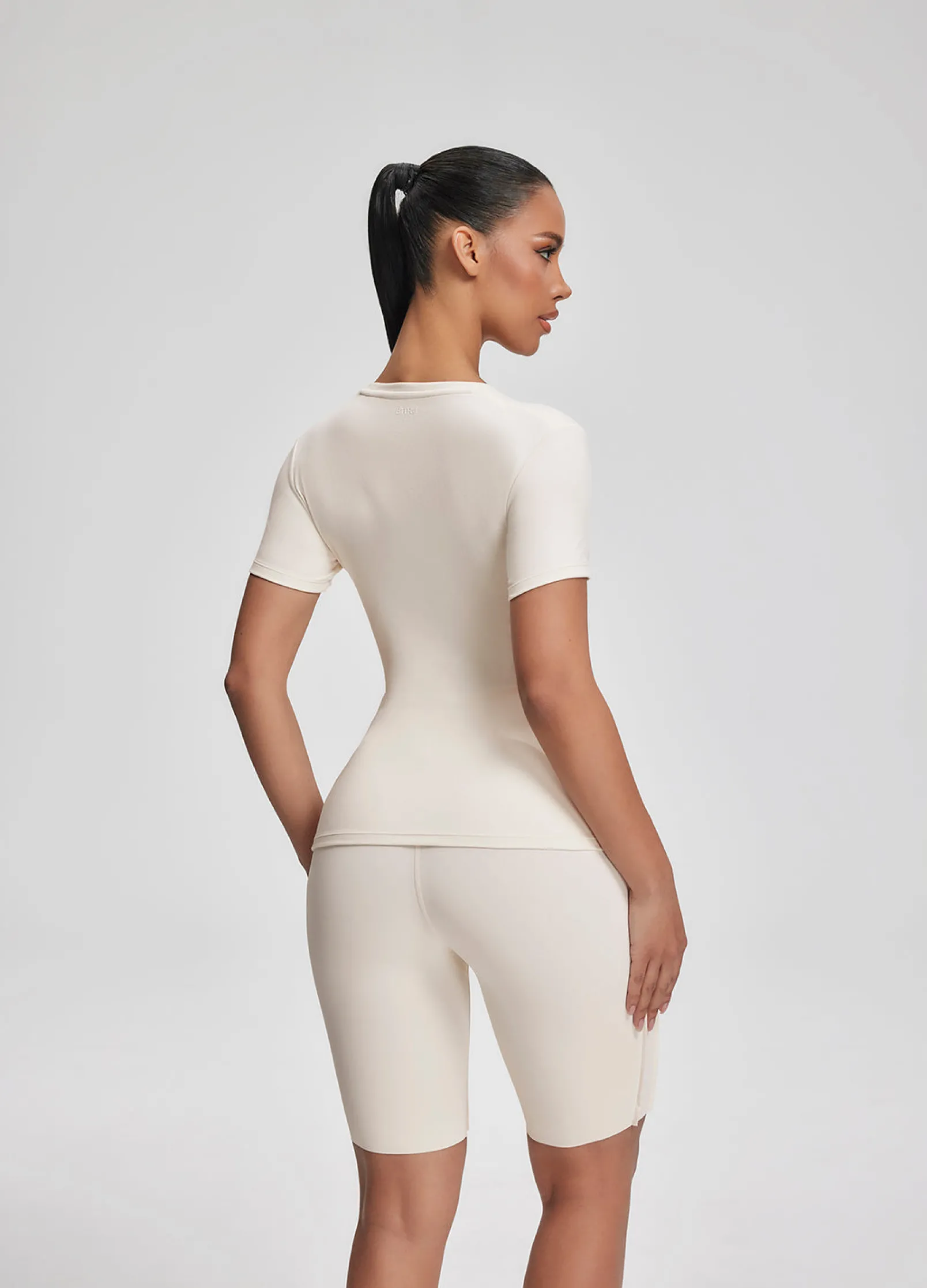 Alltags-T-Shirt mit Contour-Nähten
