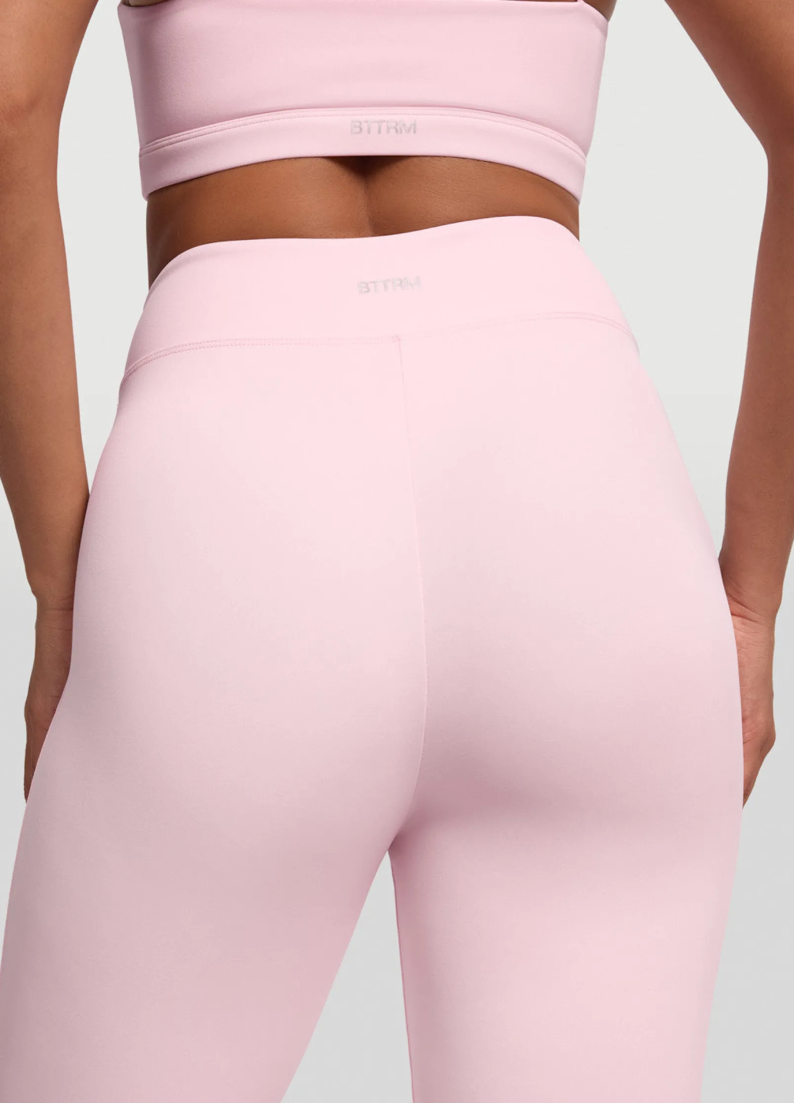Ausgestellte Leggings mit hoher Taille