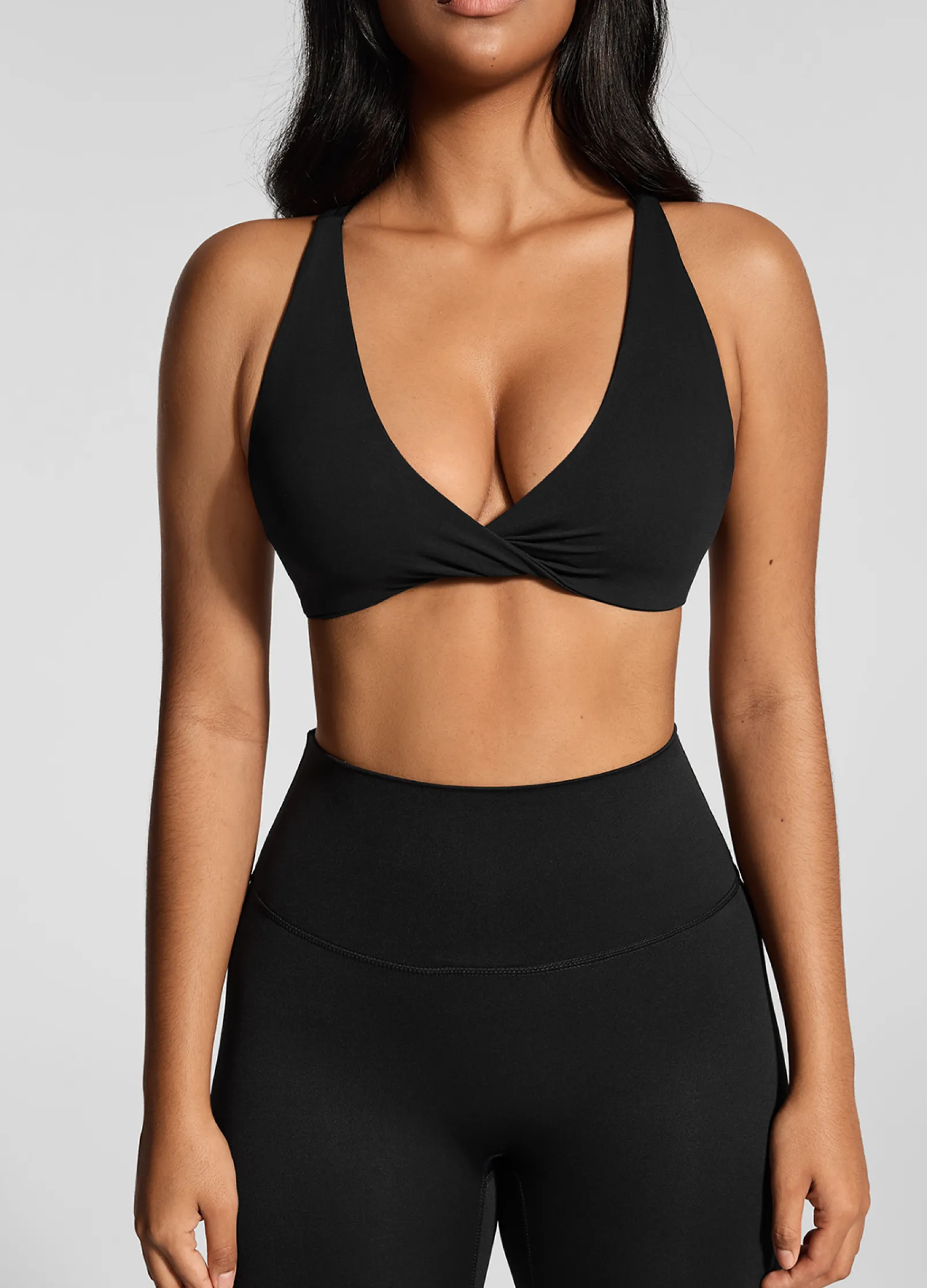 Bralette mit V-Ausschnitt und Criss-Cross-Rücken