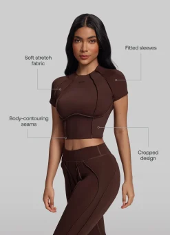 Cropped-Top im figurformendem Schnitt