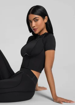 Cropped-Top im figurformendem Schnitt