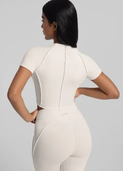 Cropped-Top im figurformendem Schnitt