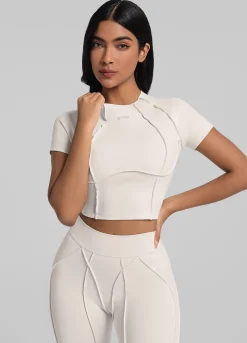 Cropped-Top im figurformendem Schnitt