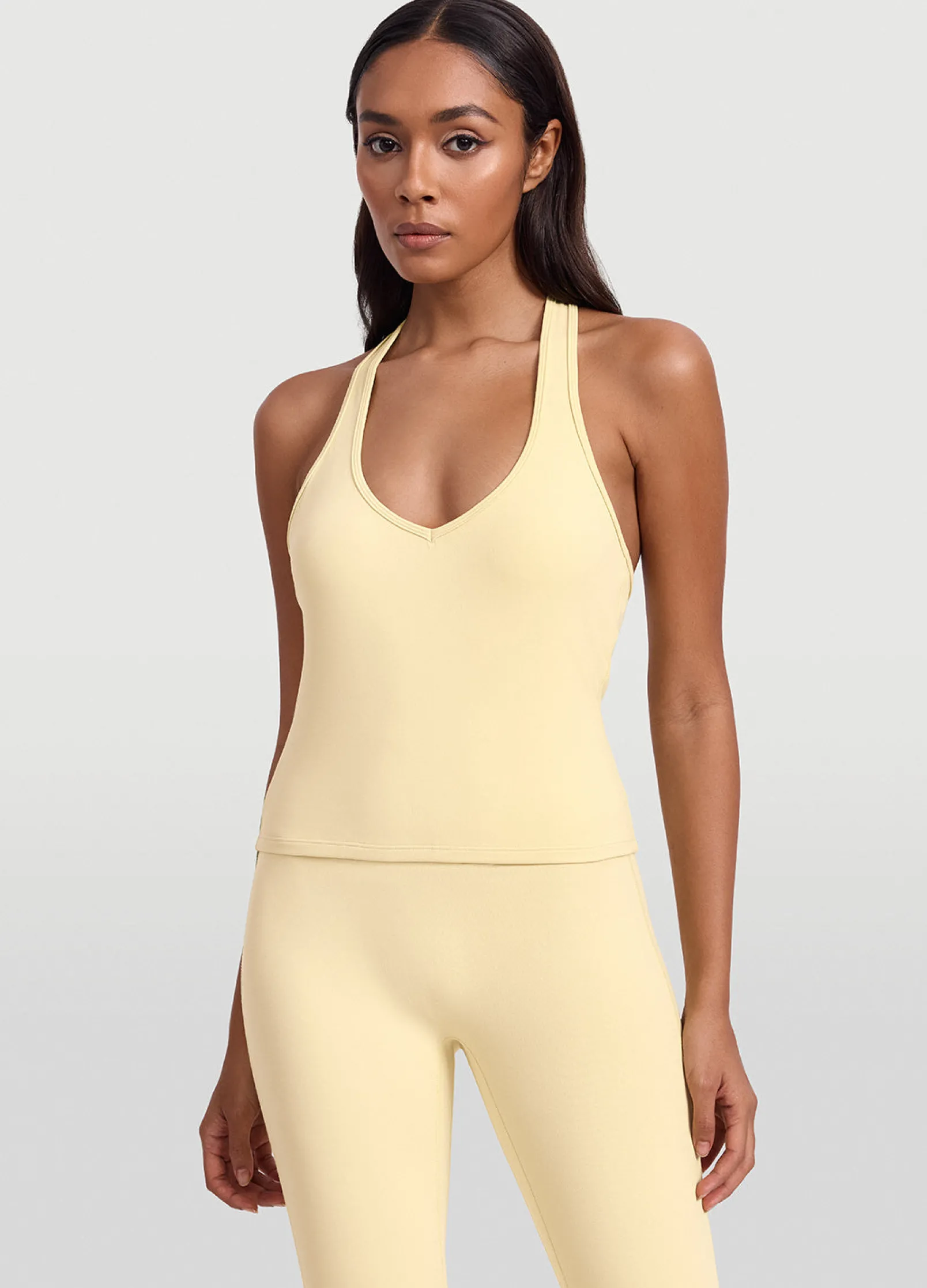 Halter-Top mit offenem Rücken