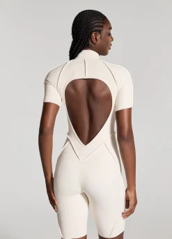 Hautenger Catsuit mit Shorts
