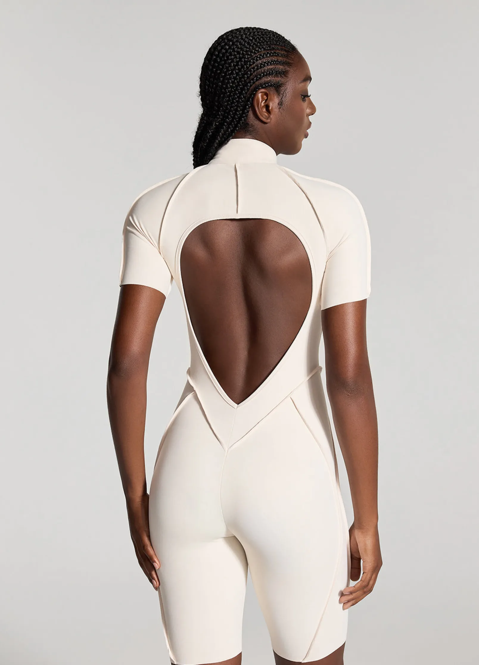 Hautenger Catsuit mit Shorts