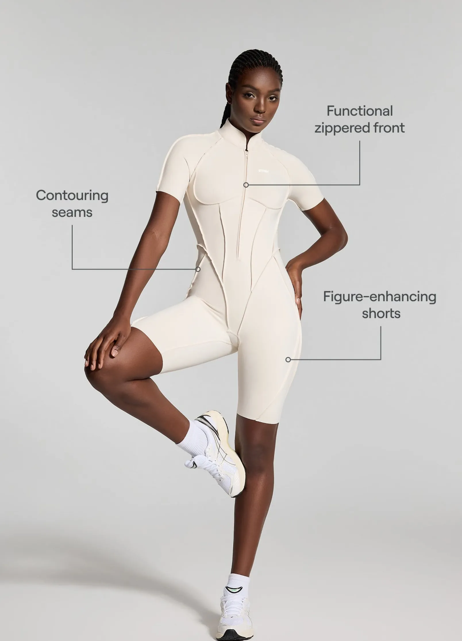 Hautenger Catsuit mit Shorts