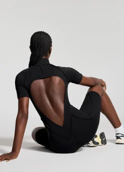 Hautenger Catsuit mit Shorts