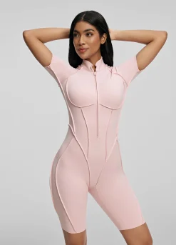 Hautenger Catsuit mit Shorts