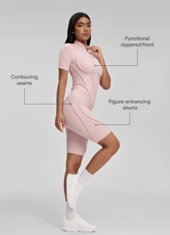 Hautenger Catsuit mit Shorts