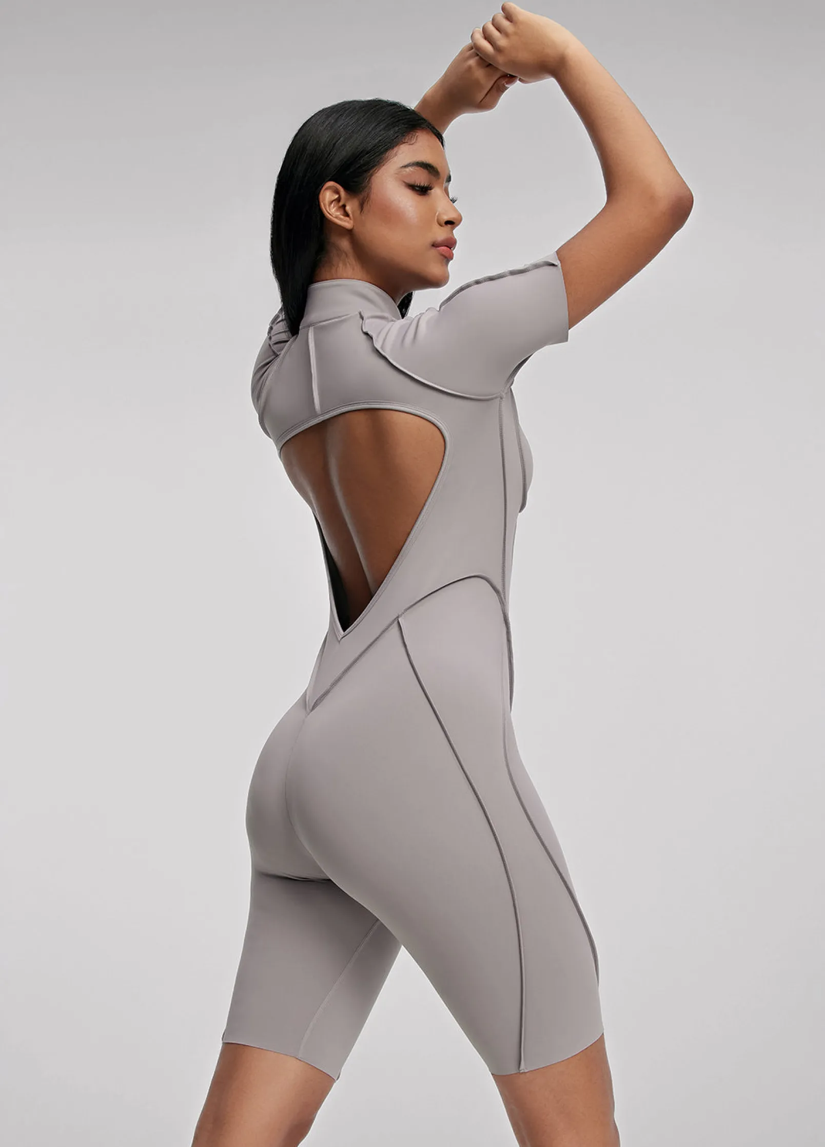 Hautenger Catsuit mit Shorts