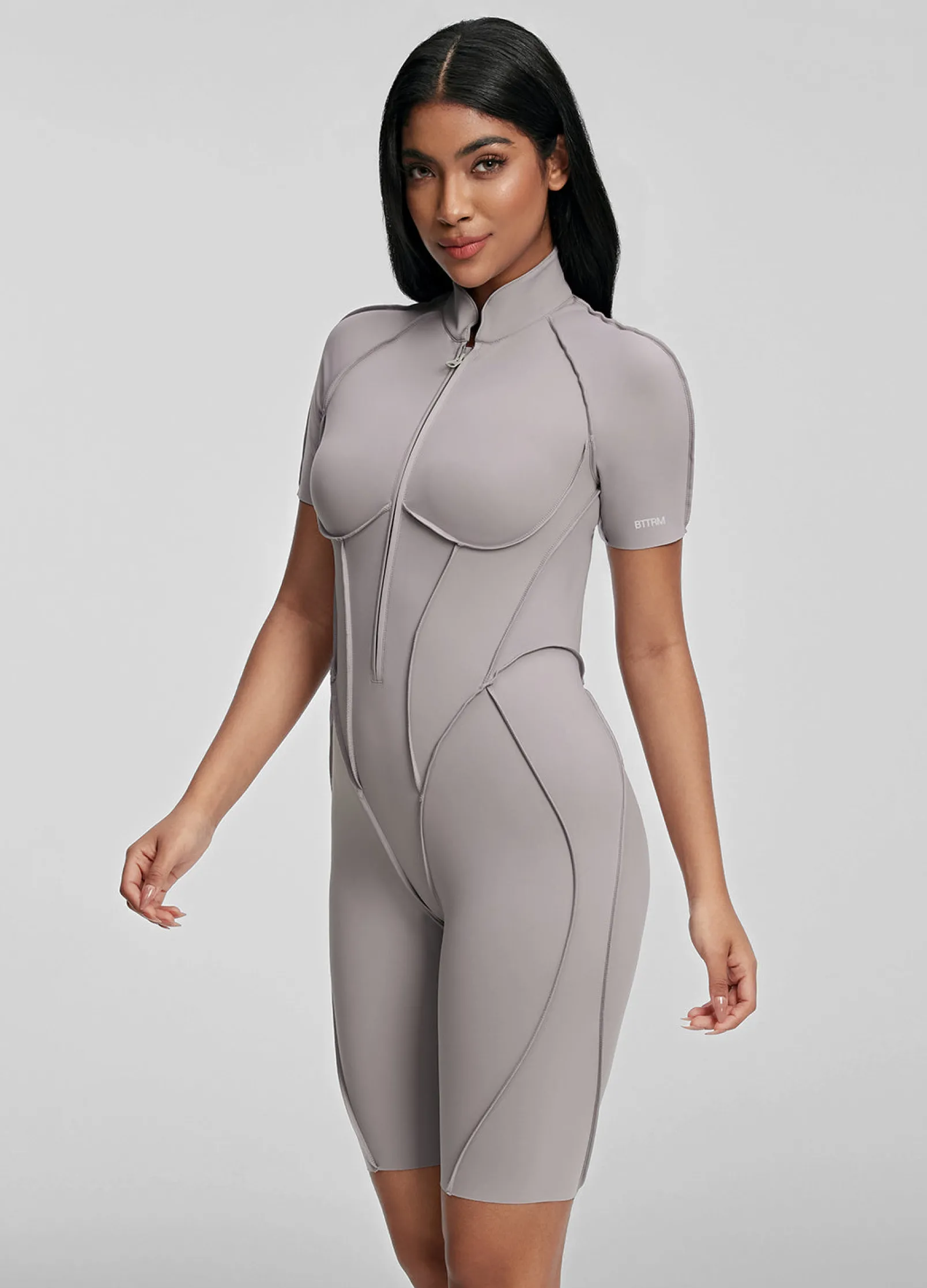 Hautenger Catsuit mit Shorts