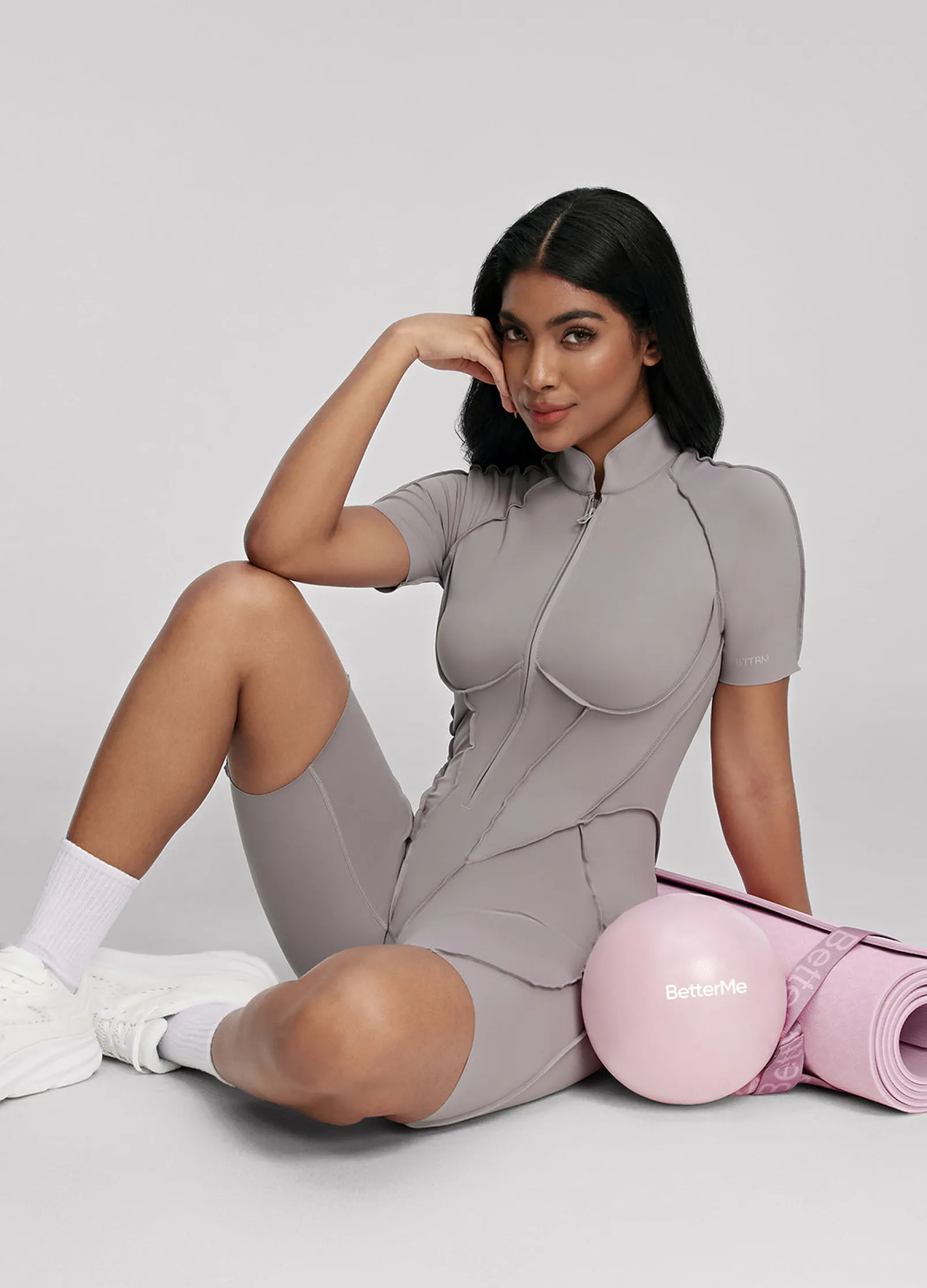 Hautenger Catsuit mit Shorts