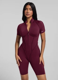 Hautenger Catsuit mit Shorts