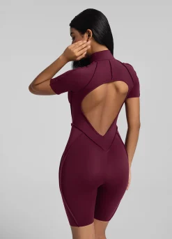 Hautenger Catsuit mit Shorts