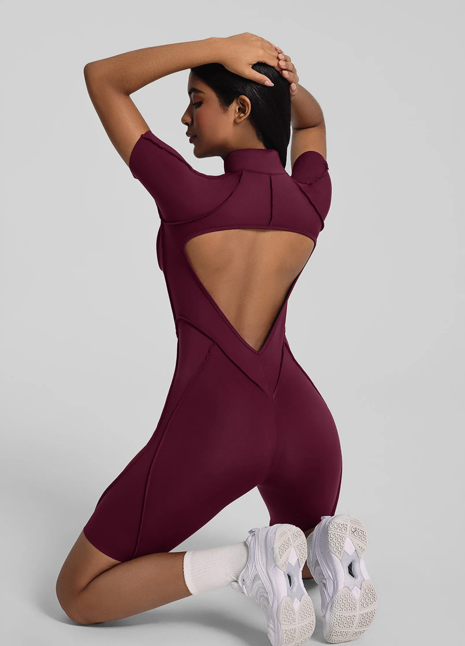 Hautenger Catsuit mit Shorts