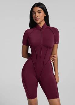 Hautenger Catsuit mit Shorts