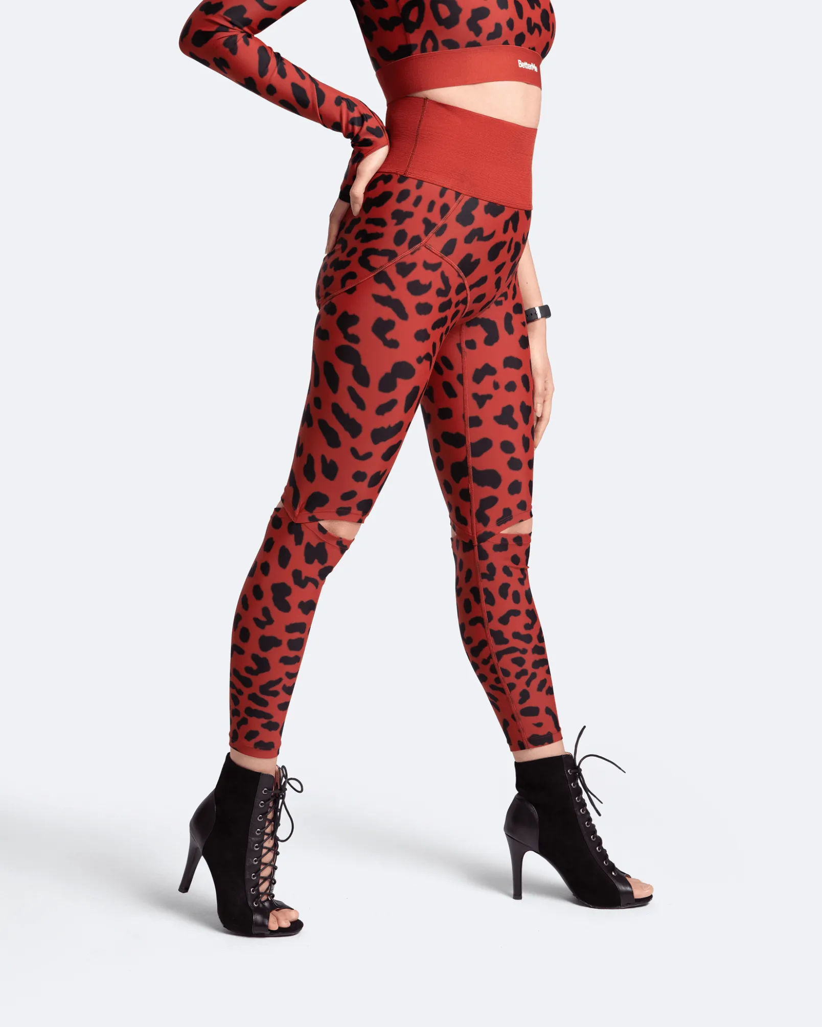 Hochgeschnittene Leggings mit Knieschlitzen