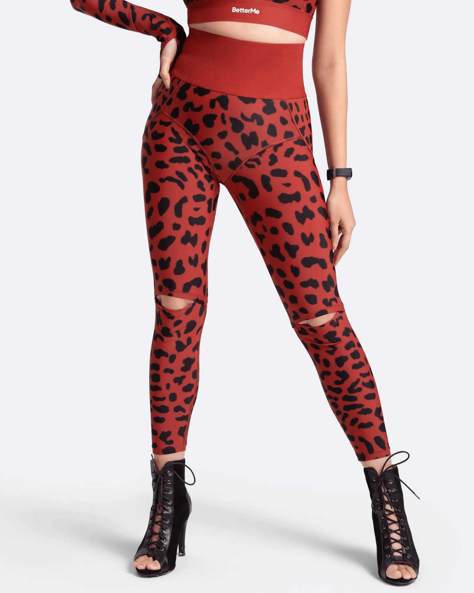 Hochgeschnittene Leggings mit Knieschlitzen
