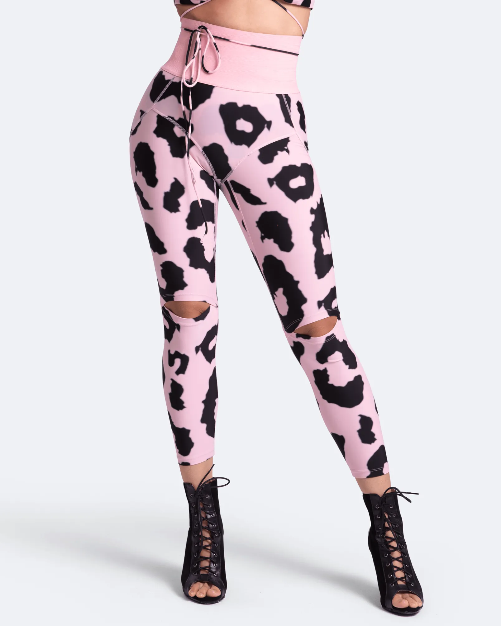 Hochgeschnittene Leggings mit Knieschlitzen