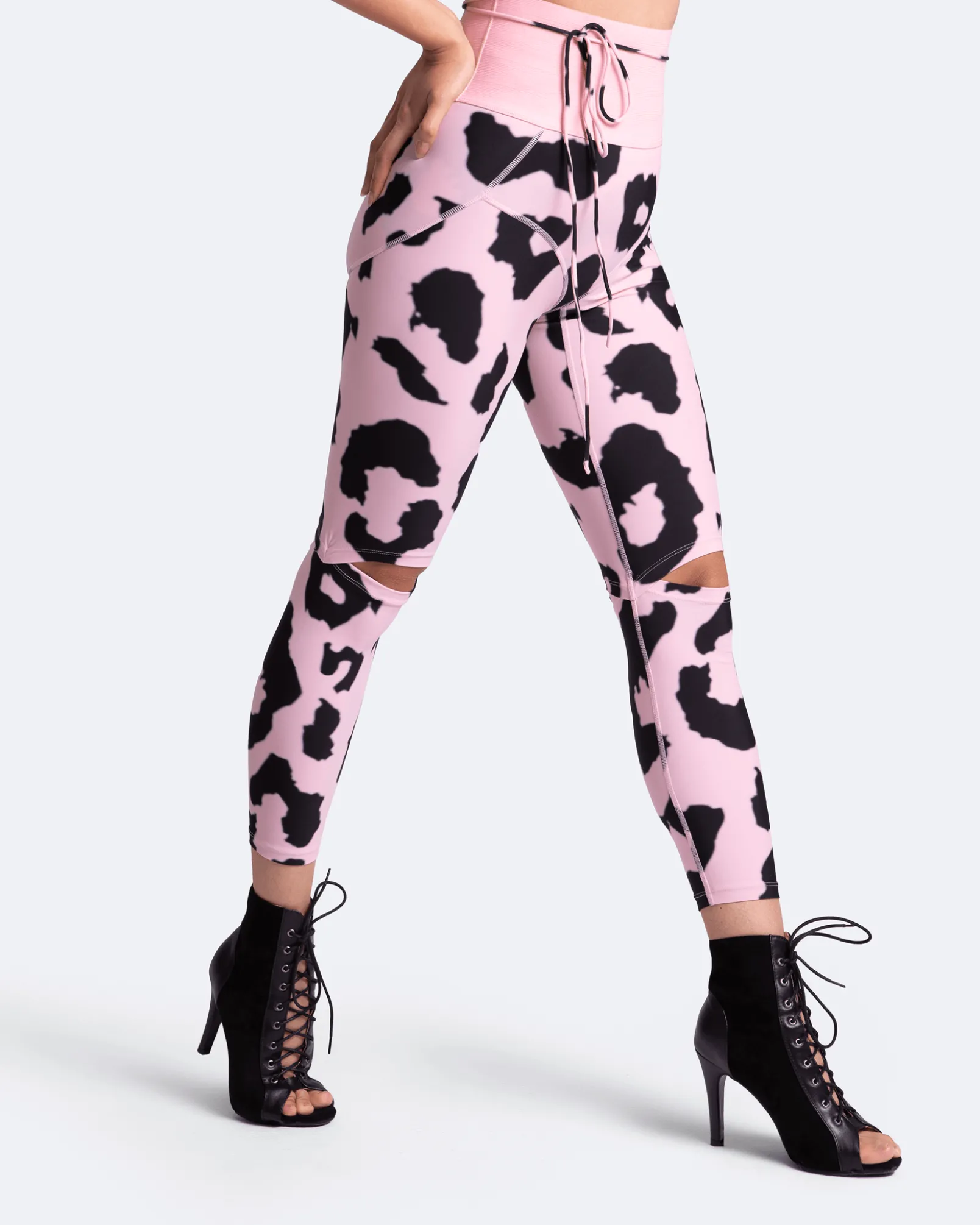Hochgeschnittene Leggings mit Knieschlitzen