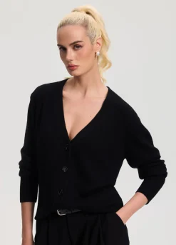 Klassische Wollstrickjacke mit Knöpfen