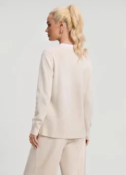 Klassische Wollstrickjacke mit Knöpfen