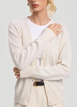 Klassische Wollstrickjacke mit Knöpfen