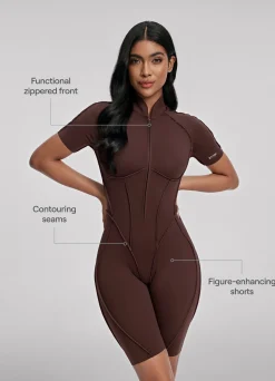 Kurzer Catsuit mit geschlossenem Rücken