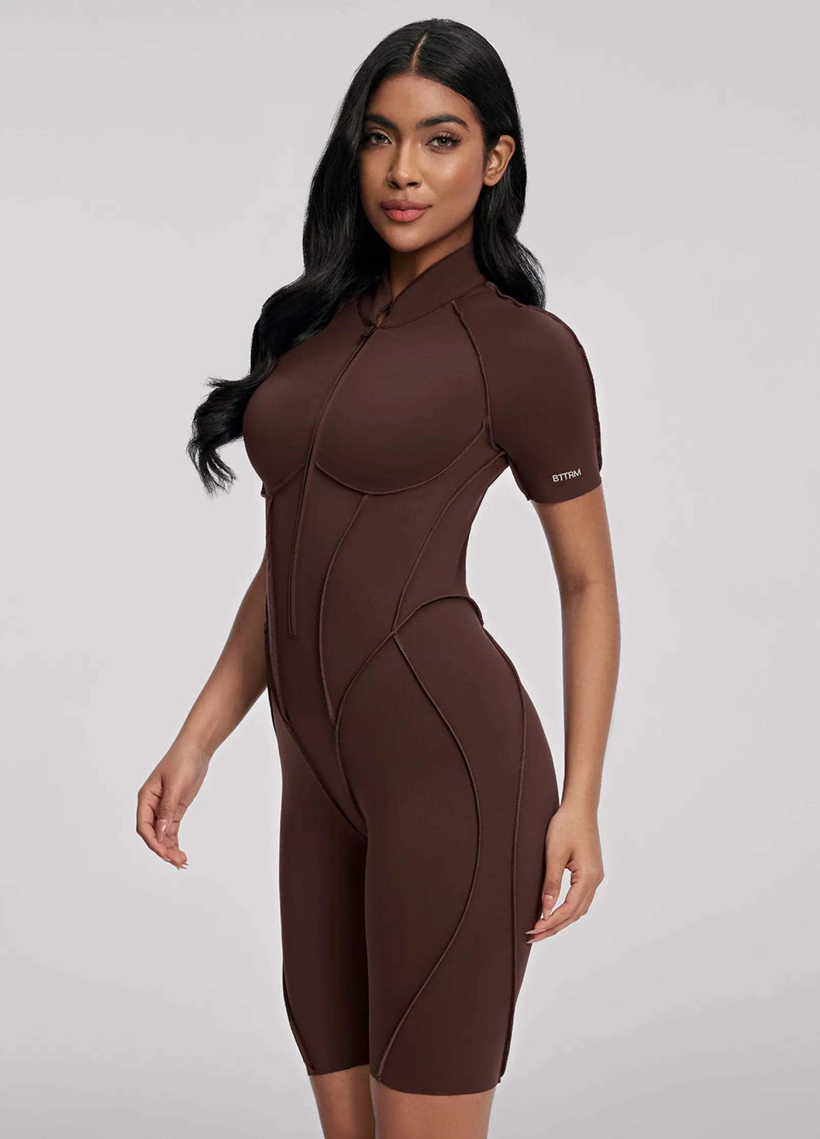 Kurzer Catsuit mit geschlossenem Rücken