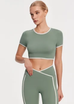 Kurz geschnittenes T-Shirt