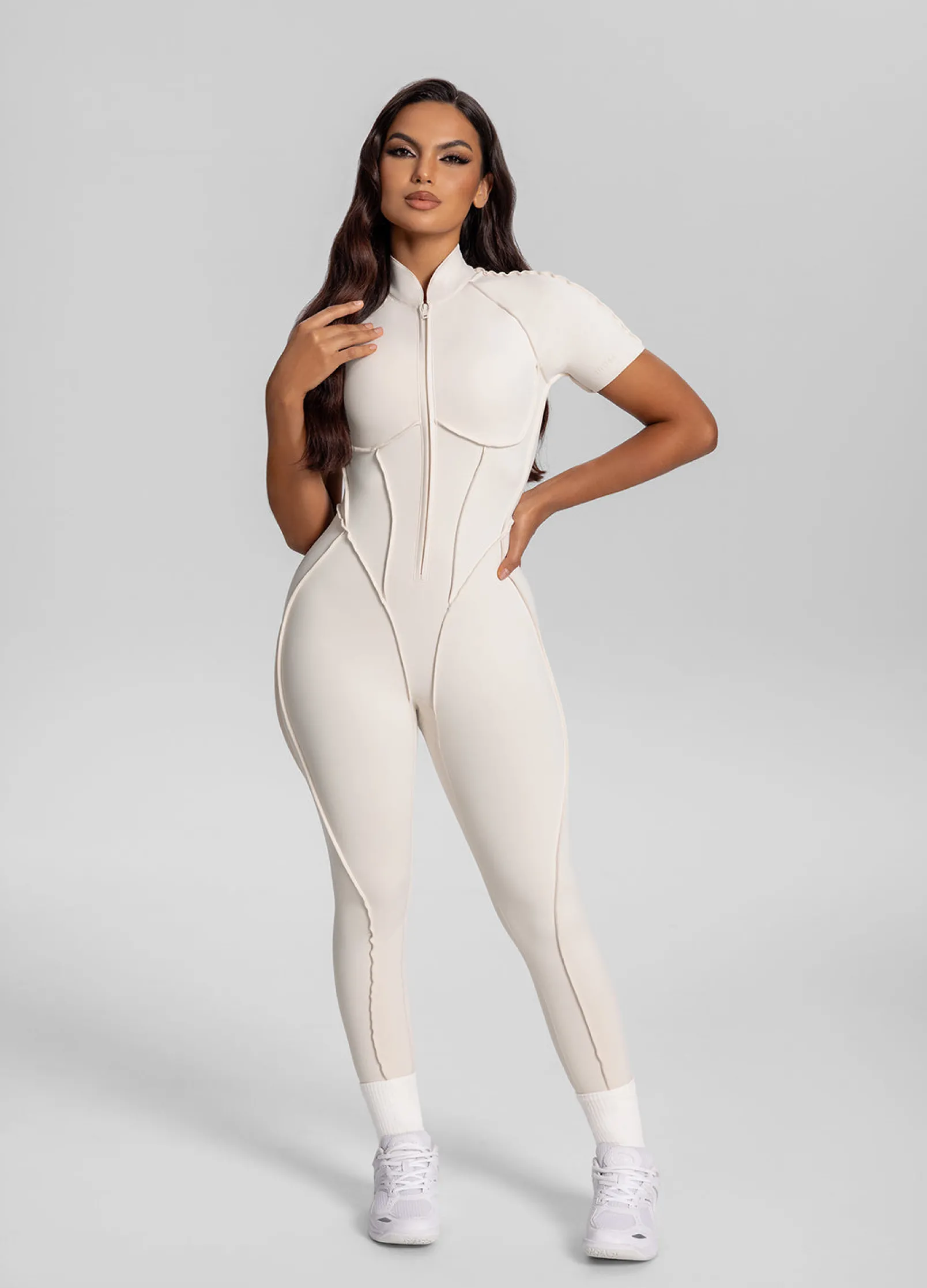 Kurzärmeliger Catsuit mit geschlossenem Rücken
