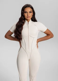 Kurzärmeliger Catsuit mit geschlossenem Rücken