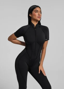 Kurzärmliger Catsuit in voller Länge