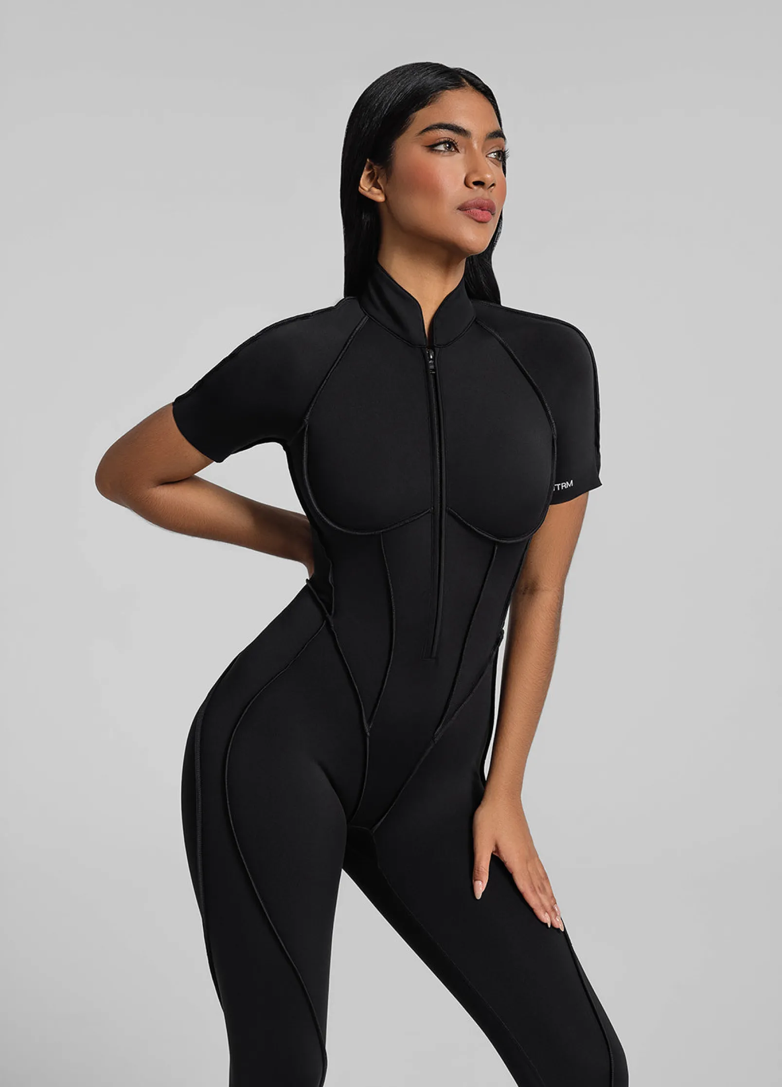 Kurzärmliger Catsuit in voller Länge