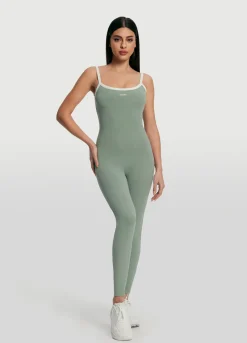 Langer Jumpsuit mit schmalen Trägern