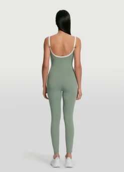 Langer Jumpsuit mit schmalen Trägern
