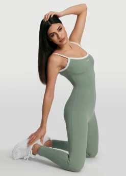 Langer Jumpsuit mit schmalen Trägern
