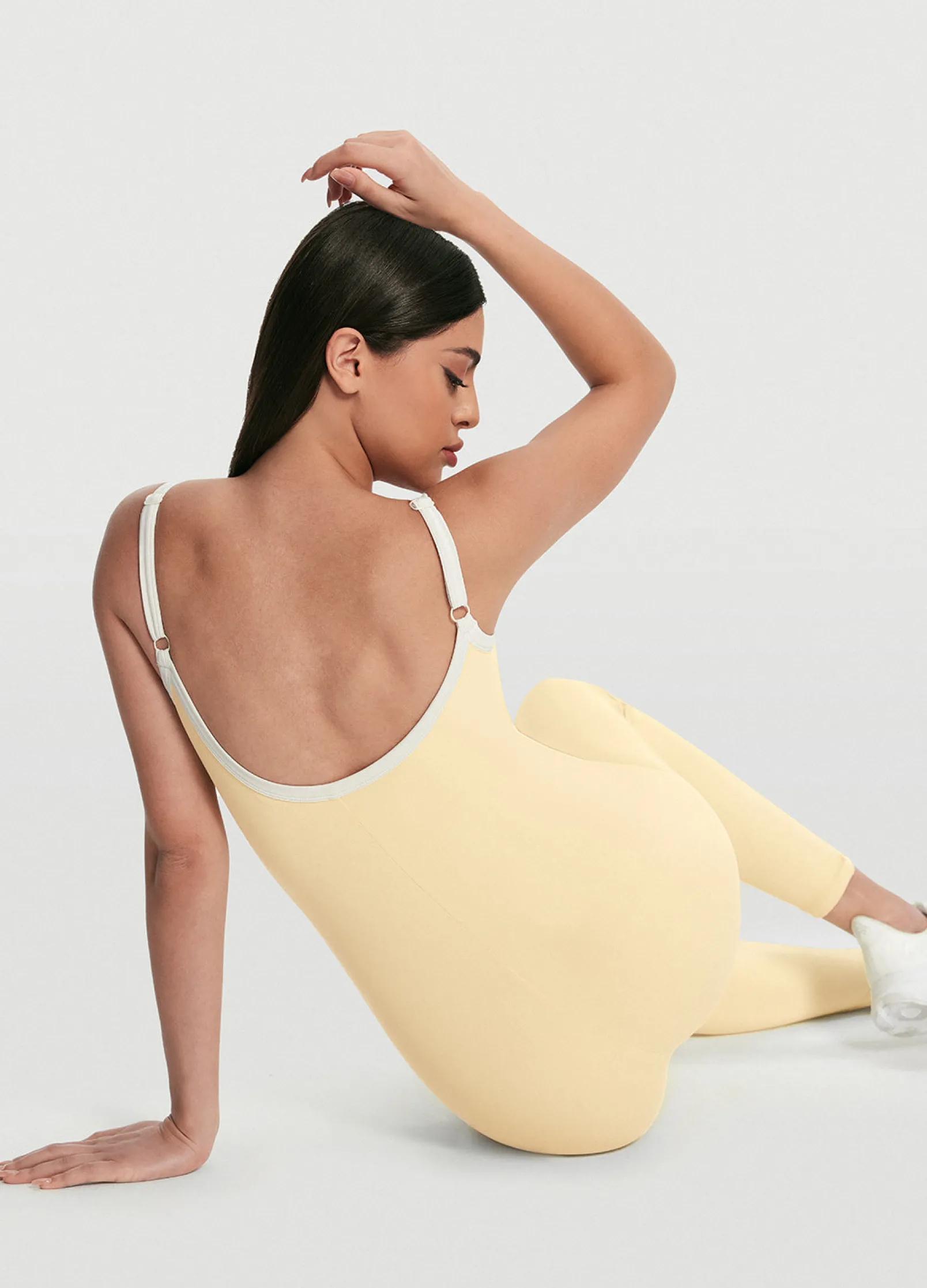 Langer Jumpsuit mit schmalen Trägern