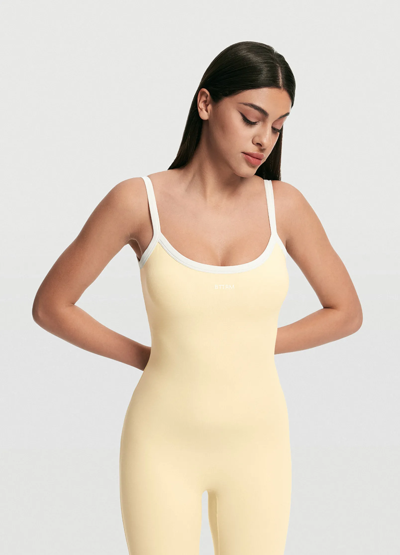Langer Jumpsuit mit schmalen Trägern