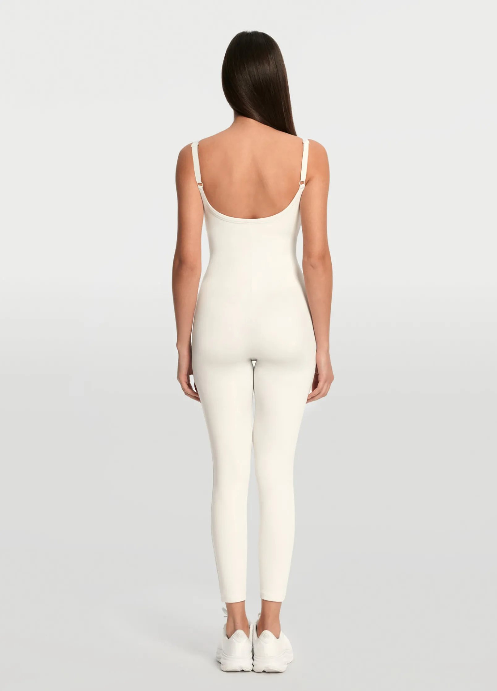 Langer Jumpsuit mit schmalen Trägern