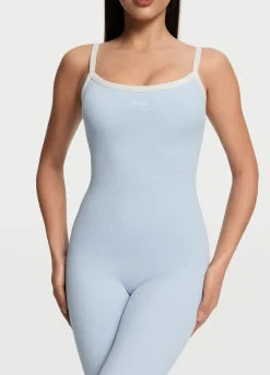 Langer Jumpsuit mit schmalen Trägern