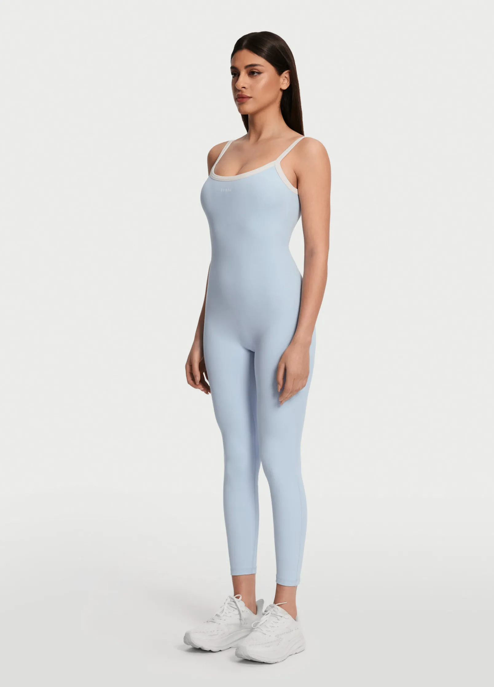Langer Jumpsuit mit schmalen Trägern