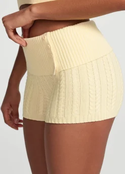 Micro-Shorts aus Zopfstrick