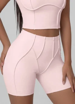 Micro-Shorts mit Konturnähten