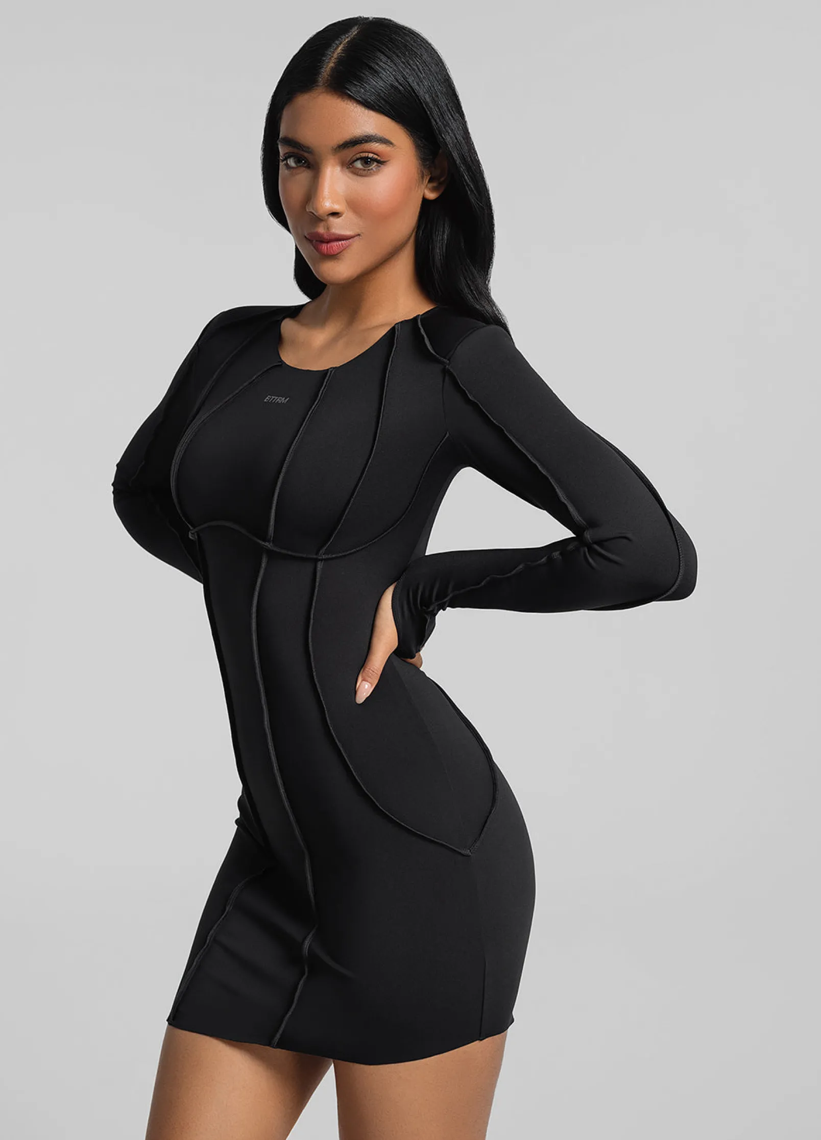 Mini-Kleid mit formenden Nähten