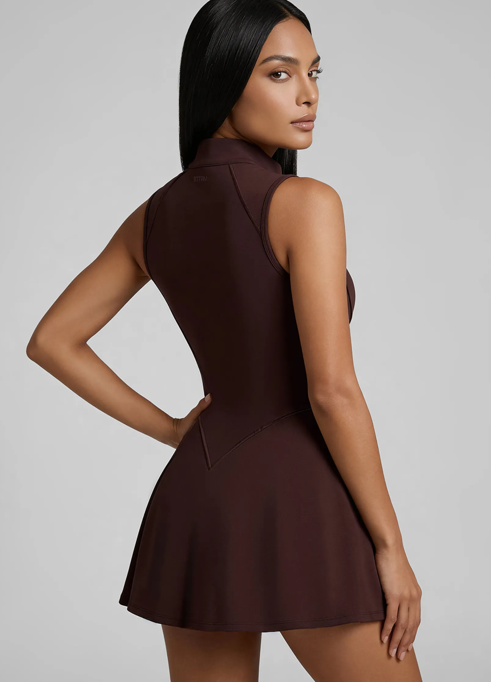 Mini-Kleid mit Konturnähten und geschlossenem Rücken