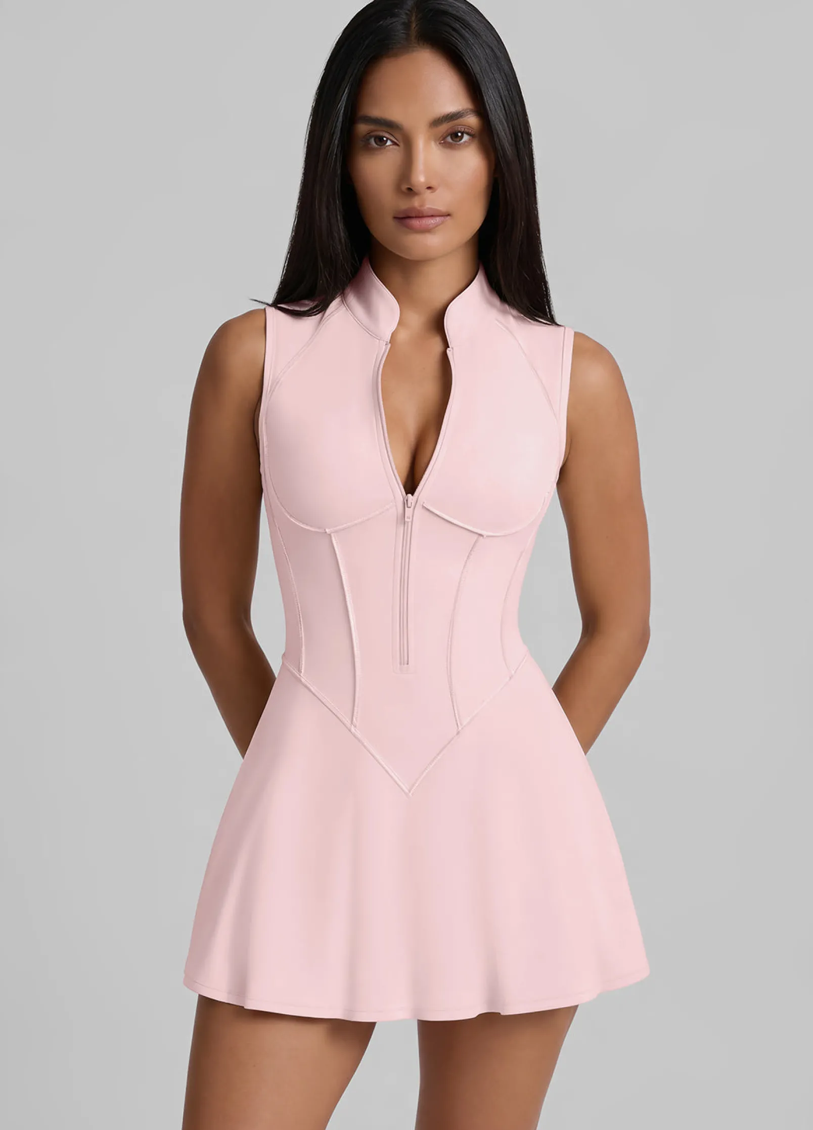 Mini-Kleid mit Konturnähten und geschlossenem Rücken