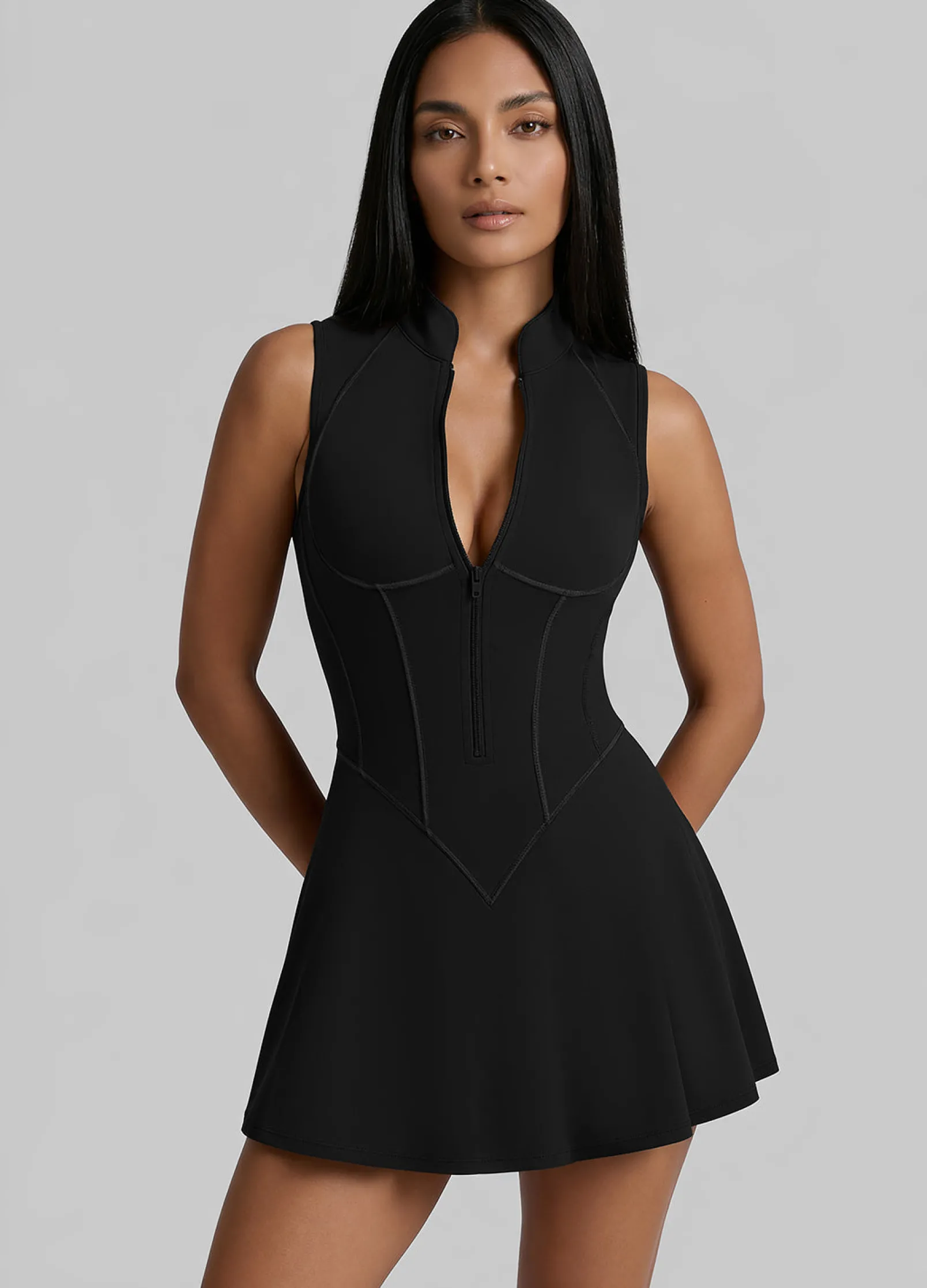 Mini-Kleid mit Konturnähten und geschlossenem Rücken